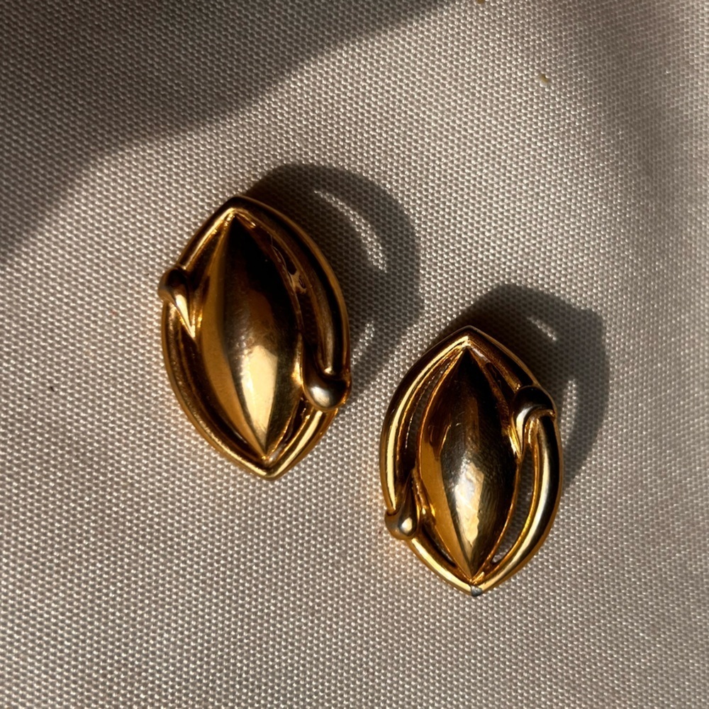 Vintage Crown Trifari large Earrings Gold very 80s mod